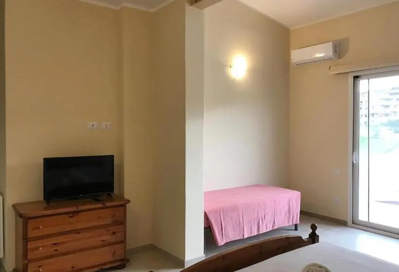 Standard Neljän Hengen Huone Merinäkymä, Casa Tacconi
