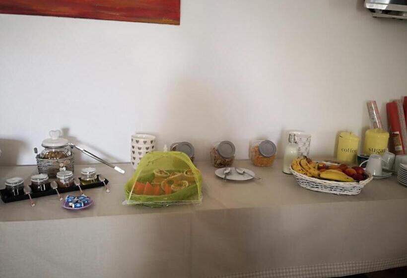 غرفة كومفورت ثلاثية, Marimà