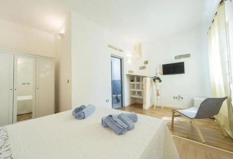 地上階のクラシックルーム, B&b Giardino Nascosto Taviano