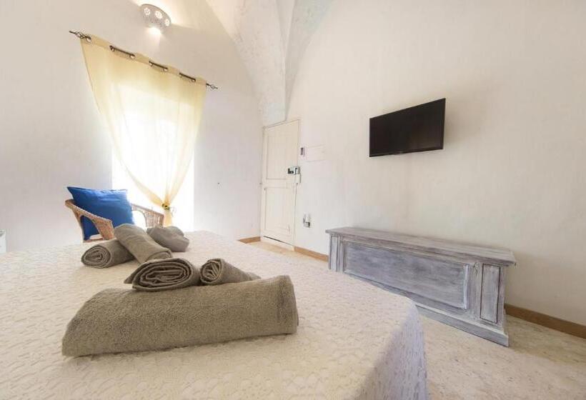 غرفة قياسية مزوَّدة بشُرفة, B&b Giardino Nascosto Taviano