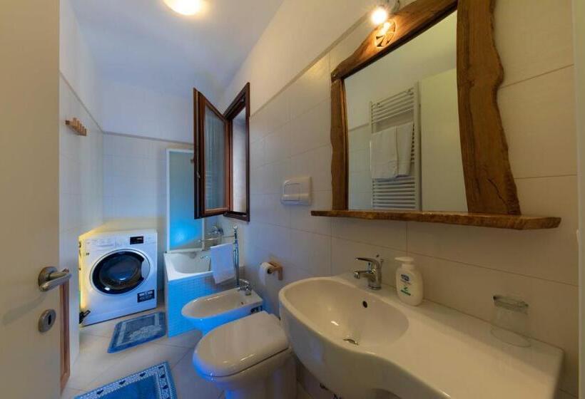 غرفة قياسية مزوَّدة بشُرفة, B&b La Stradella