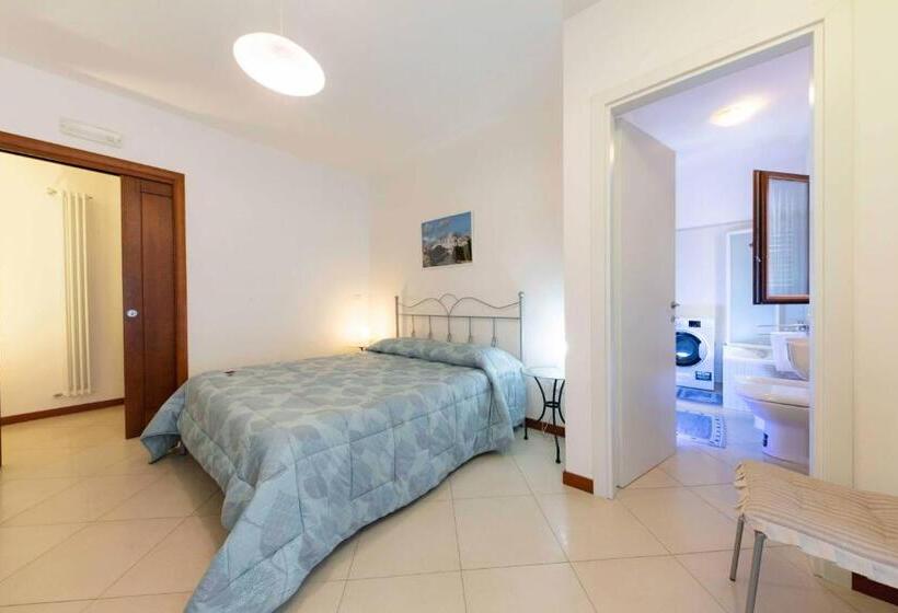 غرفة قياسية مزوَّدة بشُرفة, B&b La Stradella