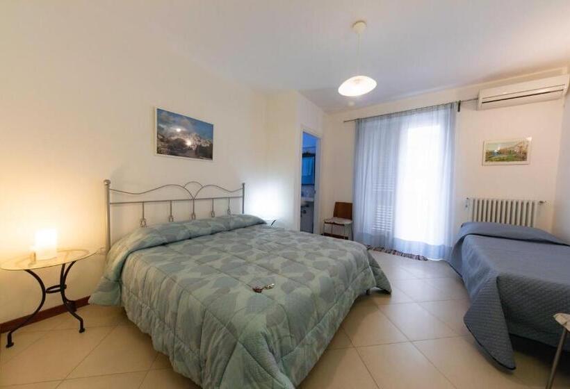 غرفة قياسية مزوَّدة بشُرفة, B&b La Stradella