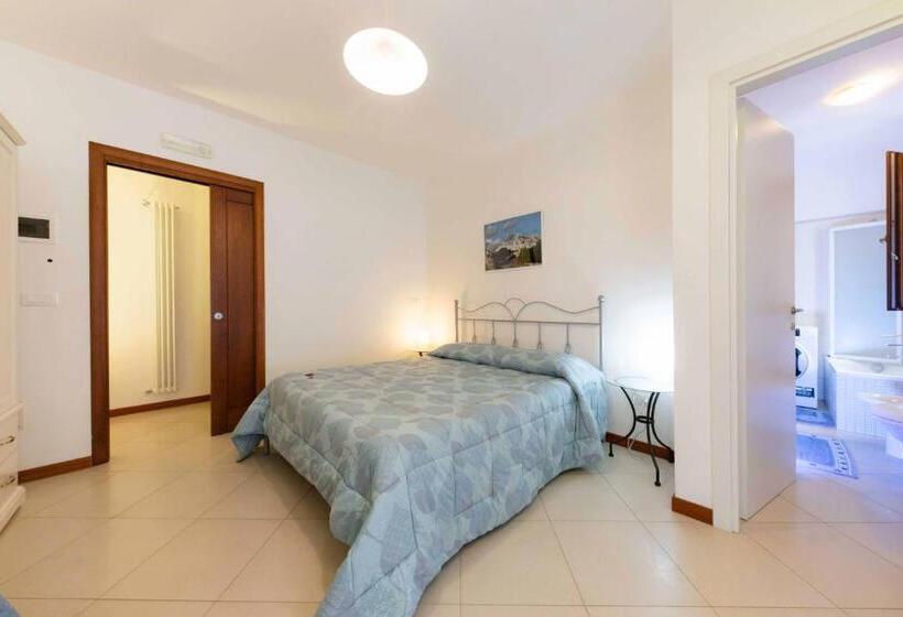 غرفة قياسية مزوَّدة بشُرفة, B&b La Stradella