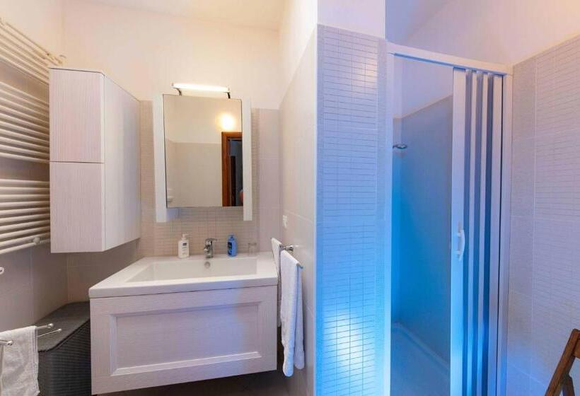 غرفة قياسية مع حمام خارجي, B&b La Stradella