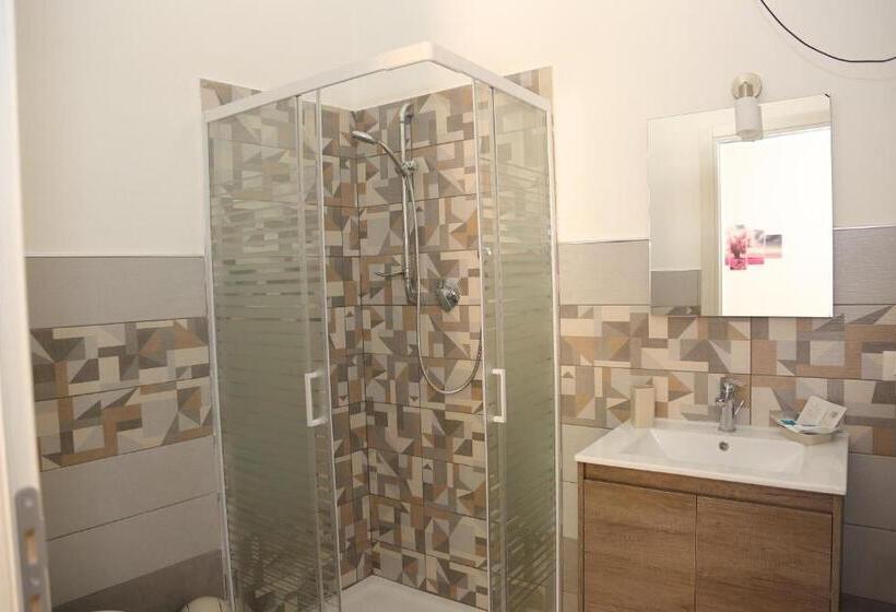 スーペリアの４人部屋, B&b Il Melograno Antico Con Terrazza E Giardino