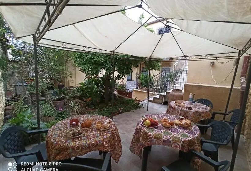 スーペリアの４人部屋, B&b Il Melograno Antico Con Terrazza E Giardino
