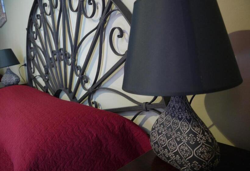 带阳台的三人标准间, A Vanedda