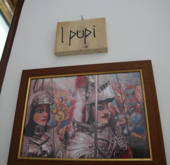 带阳台的三人标准间, A Vanedda