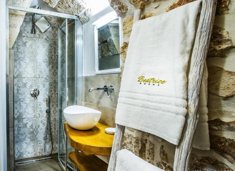 Camera Deluxe, Beatrice Rooms