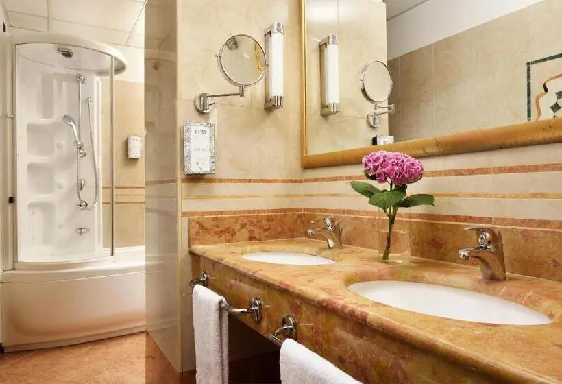 اتاق کلاسیک چهارنفره, Fh55 Grand Hotel Mediterraneo