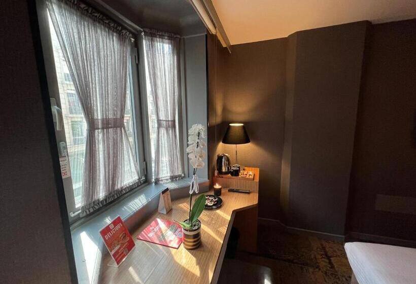 اتاق استاندارد, All Seasons