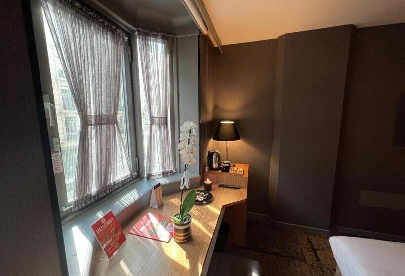 اتاق استاندارد, All Seasons