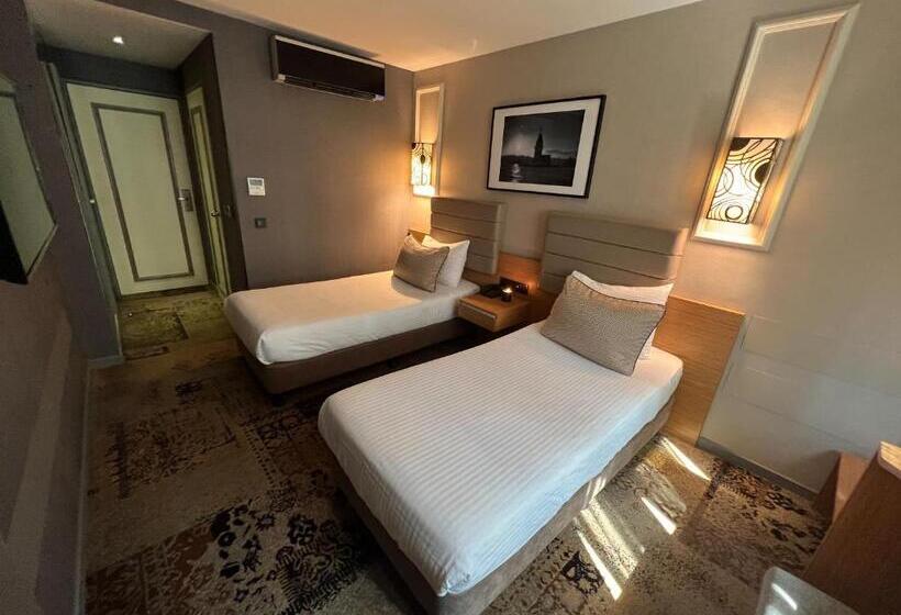 اتاق استاندارد, All Seasons