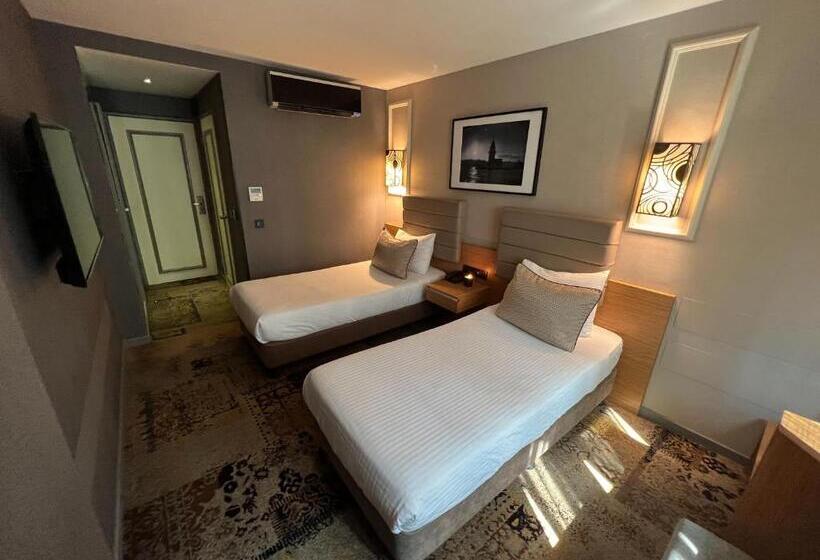 اتاق استاندارد, All Seasons