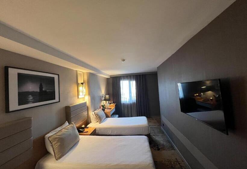 اتاق استاندارد سه نفره, All Seasons