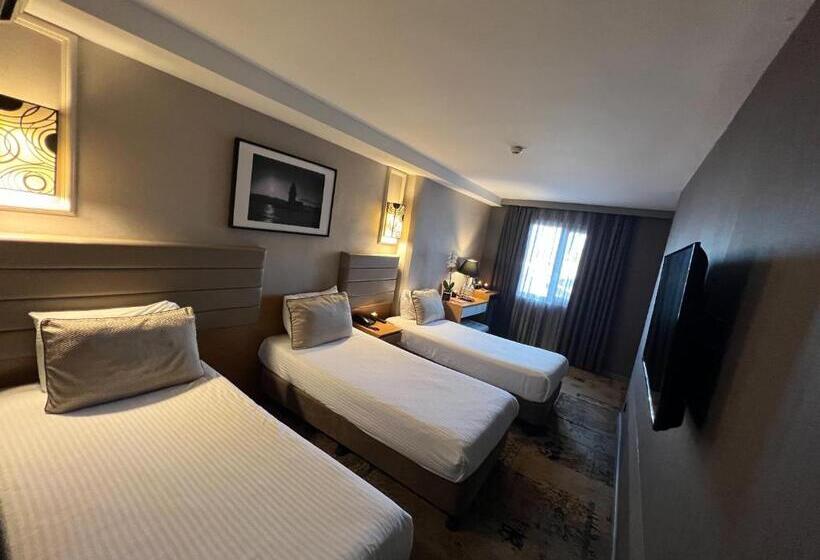 اتاق استاندارد سه نفره, All Seasons