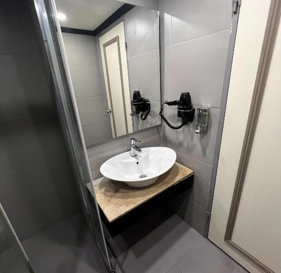 اتاق خانوادگی, All Seasons