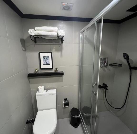 اتاق خانوادگی, All Seasons