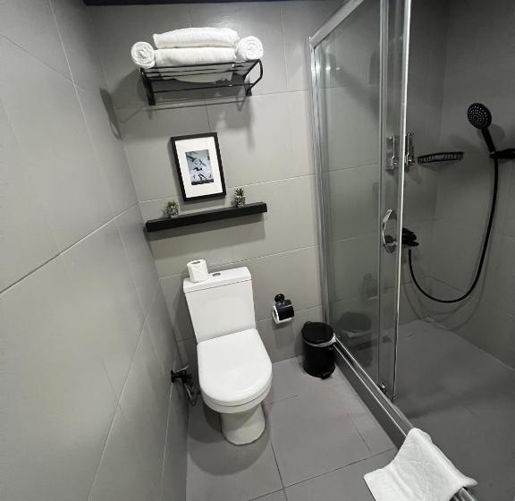 اتاق خانوادگی, All Seasons