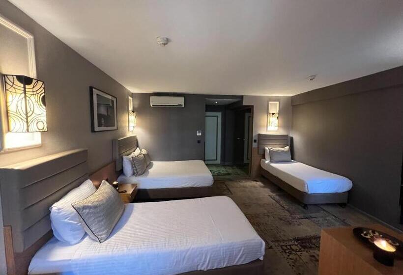 اتاق خانوادگی, All Seasons