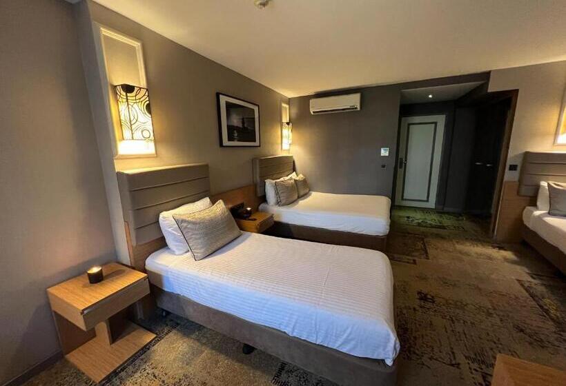 اتاق خانوادگی, All Seasons