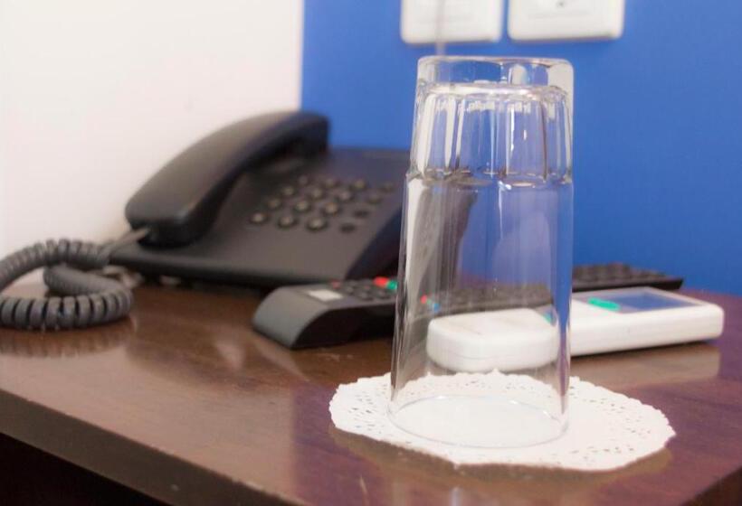 חדר סטנדרט לשלושה, Athens Choice