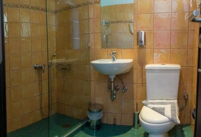 Standard Kolmen Hengen Huone, Athens Choice