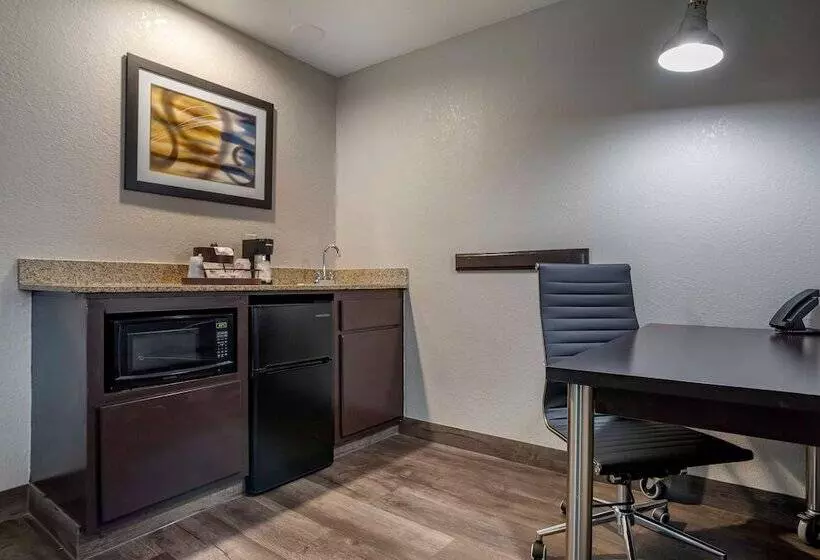 スイート, Best Western Carlton Suites