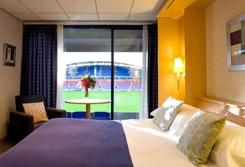 シングルデラックスルーム, The Bolton Stadium Hotel, A Member Of Radisson Individuals