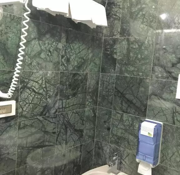 اتاق استاندارد سه نفره, Bolzano