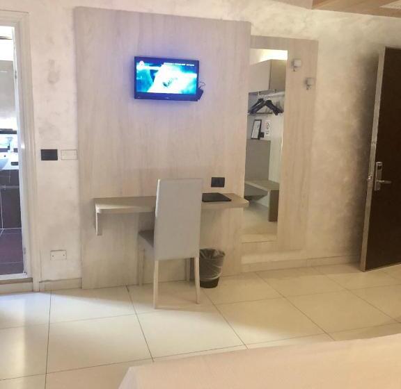 标准三人间, Bolzano