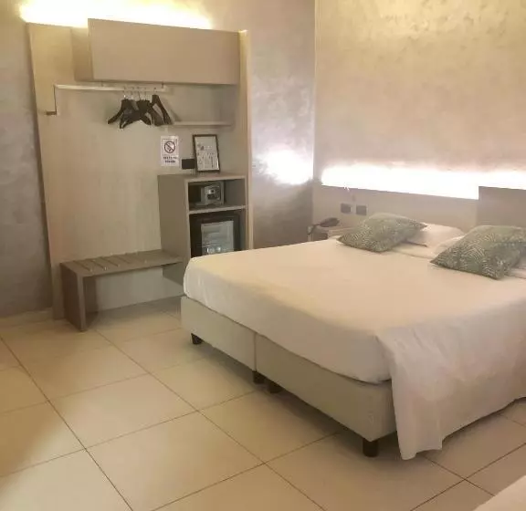 اتاق استاندارد سه نفره, Bolzano