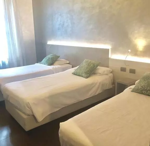 اتاق استاندارد سه نفره, Bolzano