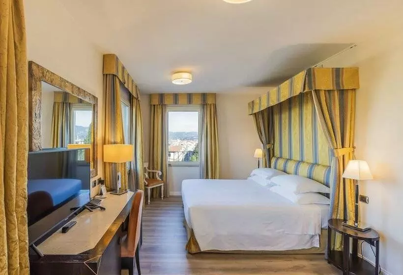 سوییت جونیور با چشم‌انداز شهر, Fh55 Grand Hotel Mediterraneo