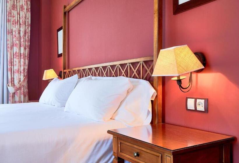 חדר דלוקס לשלושה, Fontecruz ávila