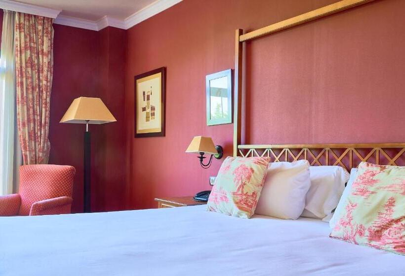 חדר דלוקס לשלושה, Fontecruz ávila