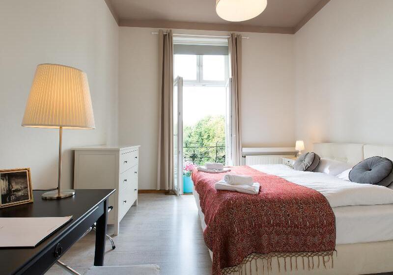 חדר דלוקס לשלושה, Fontecruz ávila