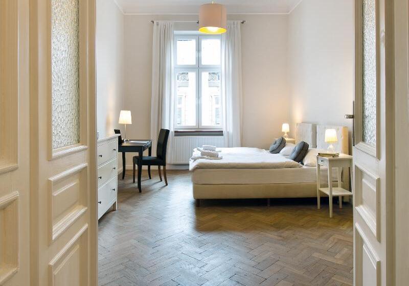 חדר דלוקס לשלושה, Fontecruz ávila