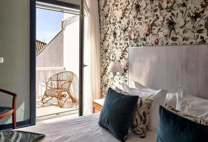 اتاق استاندارد سه نفره, Galeria Suite