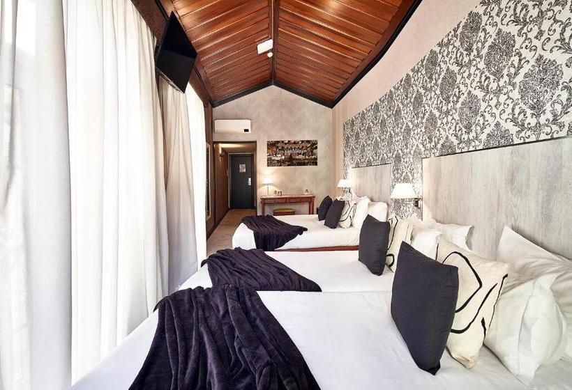 غرفة قياسية رباعية, Galeria Suite