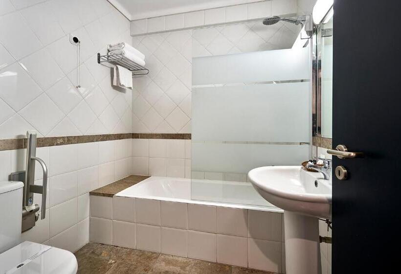 غرفة قياسية رباعية, Galeria Suite