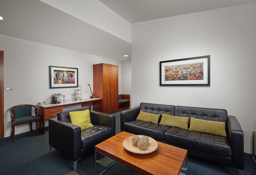 スイート, Klaustur