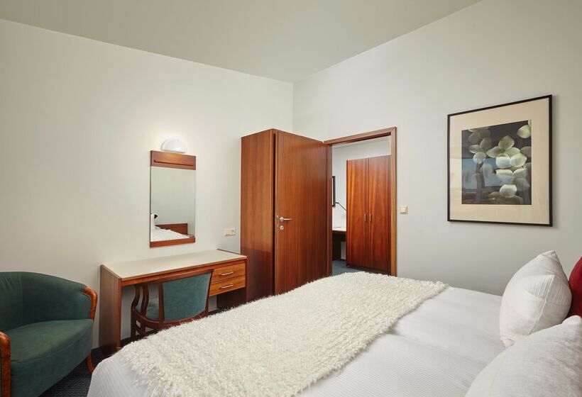 スイート, Klaustur