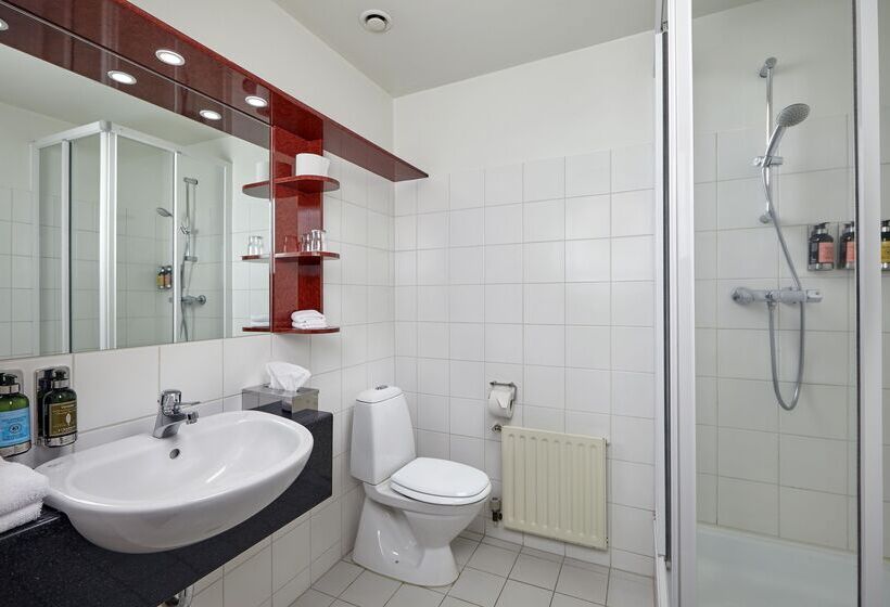 スーペリアールーム, Klaustur