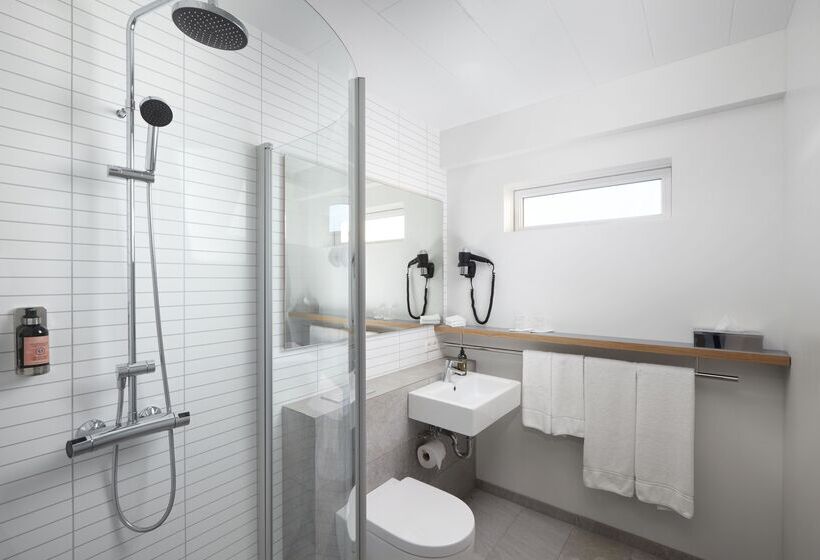 スタンダードルーム, Klaustur