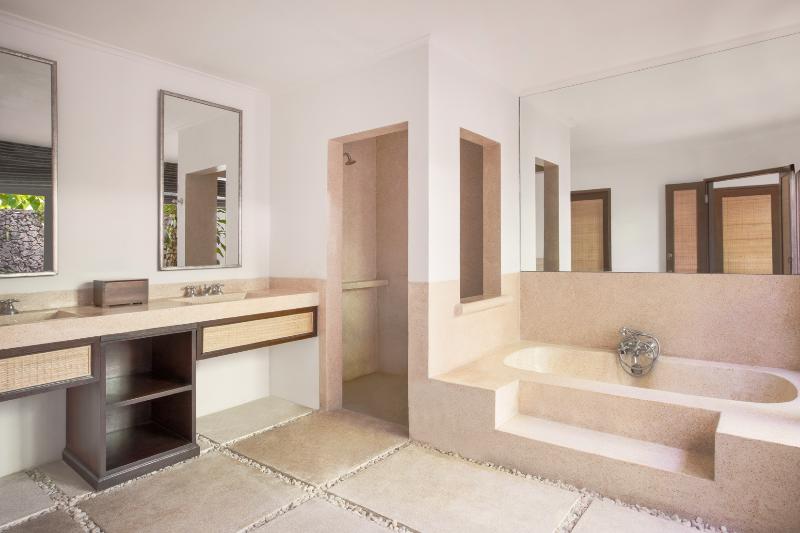 スーペリアールーム, Klaustur