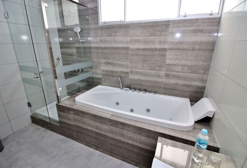 سوییت جونیور, La Maison D Elise