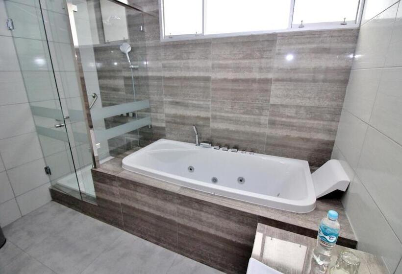 سوییت جونیور, La Maison D Elise