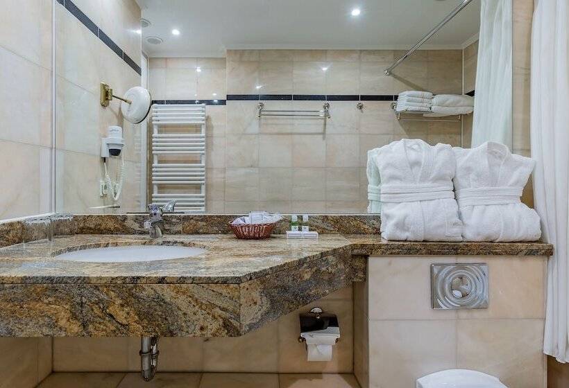 1 Yatak Odalı Daire, Natsionalny